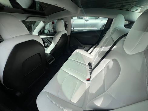 Used 2021 Tesla Model 3 Standard Range Plus image 22