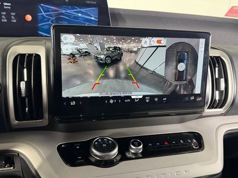 Used 2025 Ford Expedition Active AWD/4WD image 18