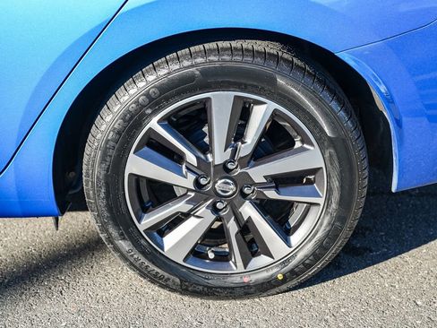 Used 2022 Nissan Versa SV image 12