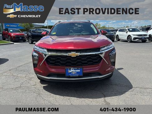 Certified 2025 Chevrolet Trax LT w/ LT Convenience Package FWD image 2