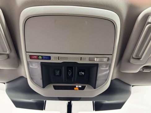Used 2023 Subaru Forester Premium AWD/4WD image 25