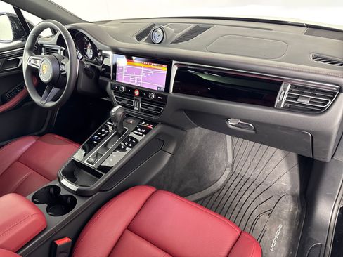 Certified 2025 Porsche Macan image 29