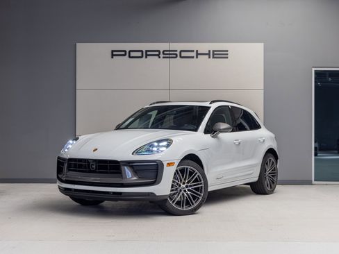 Used 2025 Porsche Macan Turbo image 1