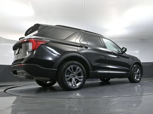 Used 2025 Ford Explorer Active w/ Active Comfort Package AWD/4WD image 57