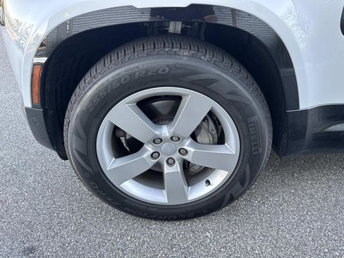 Certified 2025 Land Rover Defender 110 X-Dynamic SE image 10