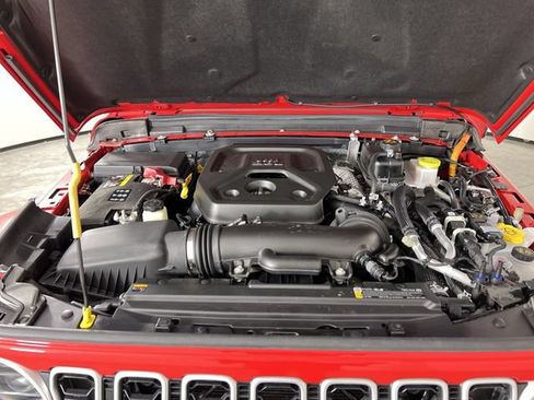 Used 2025 Jeep Wrangler Unlimited Sahara w/ Safety Group AWD/4WD image 29