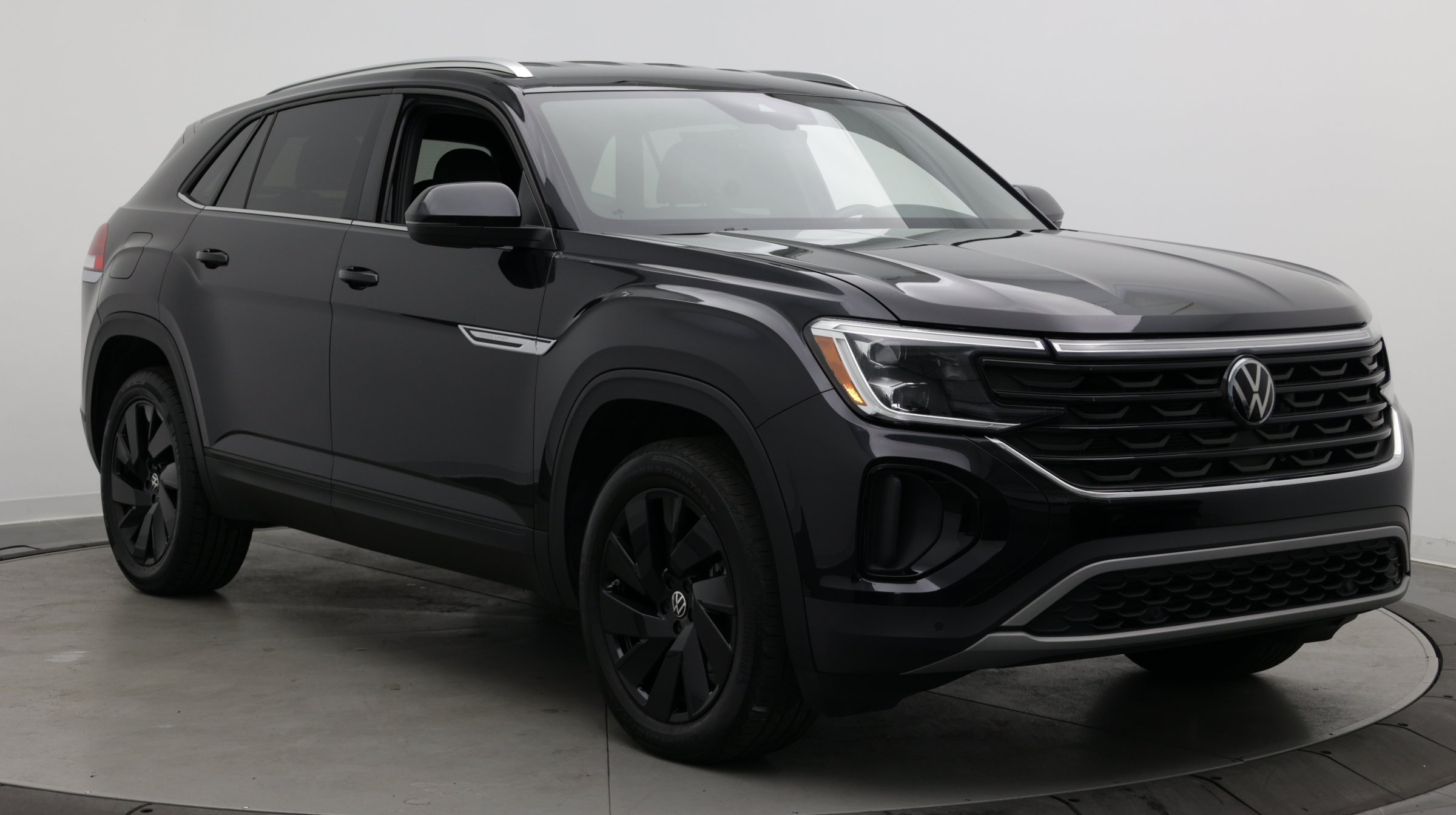 Used 2024 Volkswagen Atlas Cross Sport SE w/ Black Wheel Package FWD image 3