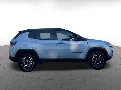 Used 2025 Jeep Compass Trailhawk AWD/4WD image 8
