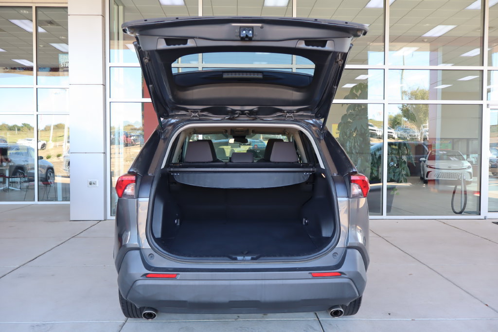 Used 2020 Toyota RAV4 XLE FWD image 8
