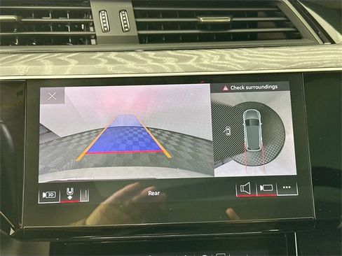 Used 2022 Audi e-tron Premium Plus image 14