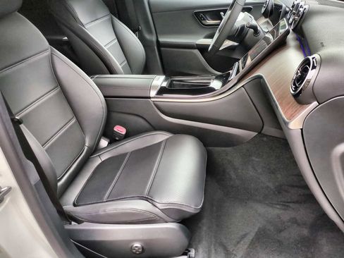 Used 2025 Mercedes-Benz GLC 300 4MATIC image 22