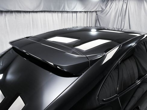 Used 2022 Porsche Cayenne Platinum Edition image 87