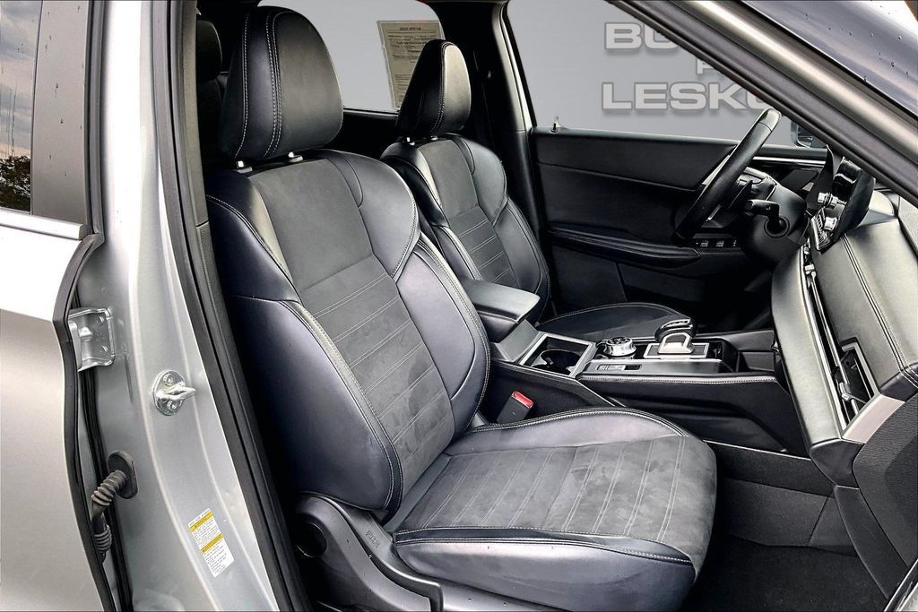 Used 2024 Mitsubishi Outlander SE AWD/4WD image 7