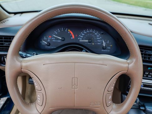 Used 1995 Oldsmobile Cutlass Supreme Convertible FWD image 13