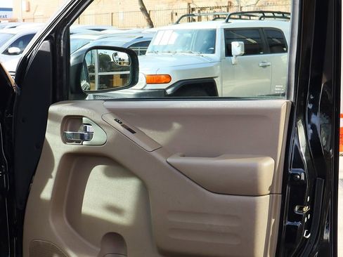 Used 2018 Nissan Frontier SV image 28