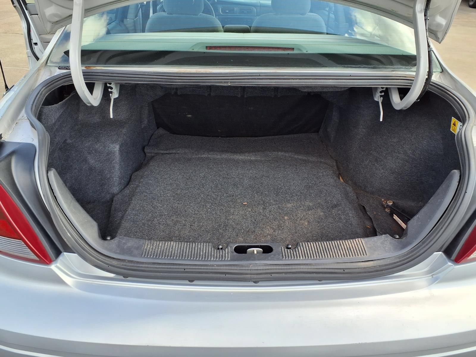 Used 2005 Ford Taurus SE FWD image 5