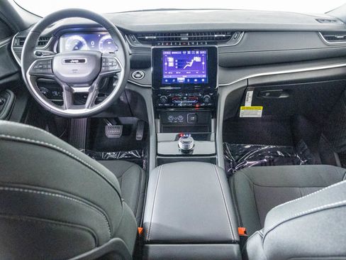 New 2025 Jeep Grand Cherokee Laredo X image 3