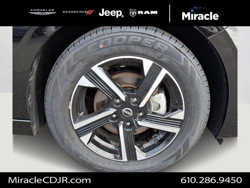 Used 2025 Nissan Sentra SV image 8