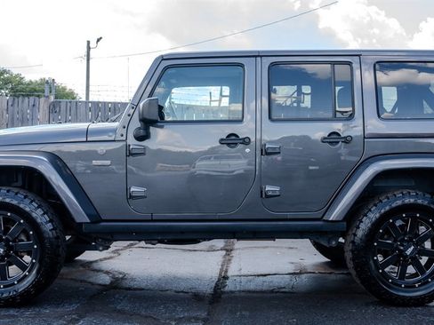 Used 2017 Jeep Wrangler Unlimited Sahara image 2