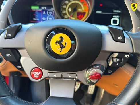 Used 2019 Ferrari Portofino RWD image 28