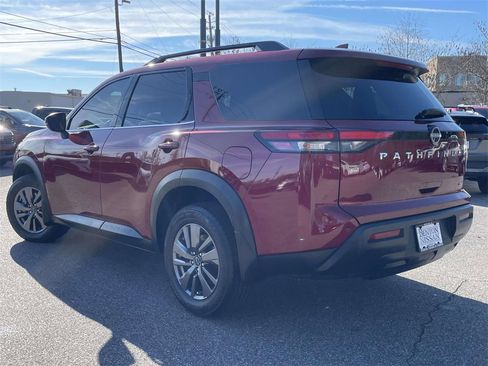 Used 2023 Nissan Pathfinder SV image 5