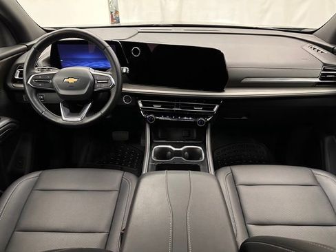 Used 2025 Chevrolet Traverse LT AWD/4WD image 6