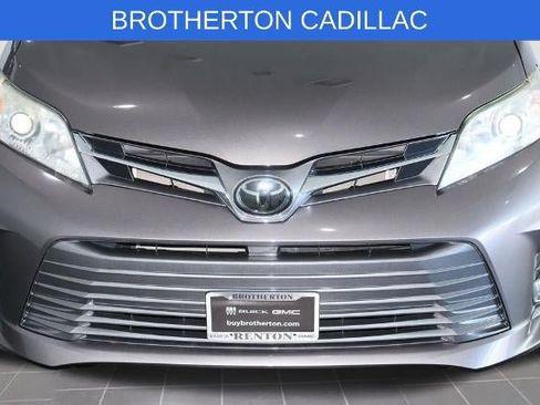 Used 2020 Toyota Sienna XLE w/ XLE Navigation Package FWD image 14
