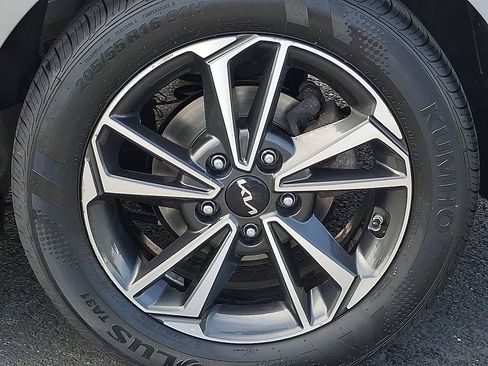 Certified 2023 Kia Forte LXS w/ LXS Technology Package FWD image 11