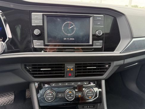 Used 2022 Volkswagen Jetta SE FWD image 12