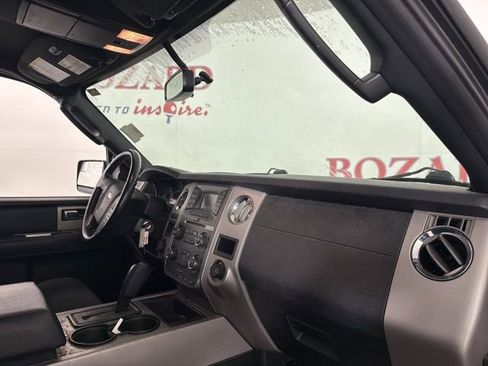 Used 2017 Ford Expedition XLT image 17
