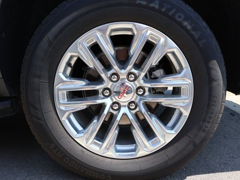 Used 2024 GMC Yukon SLT AWD/4WD image 24
