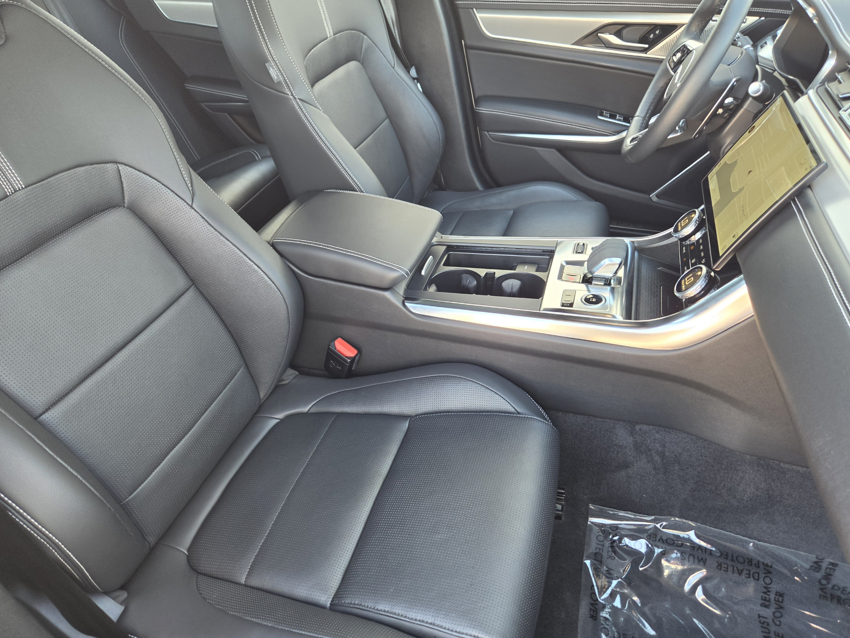 Certified 2024 Jaguar XF R-Dynamic SE AWD/4WD image 9