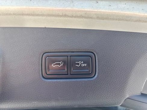 Used 2025 Kia Carnival EX FWD image 21