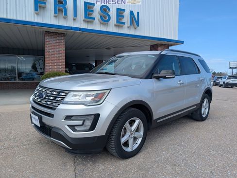 Used 2017 Ford Explorer XLT w/ Equipment Group 202A image 1