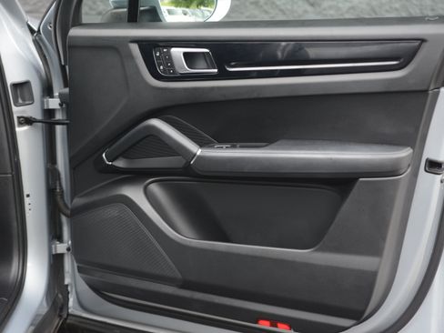 Certified 2023 Porsche Cayenne AWD/4WD image 26