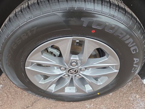 Certified 2024 Toyota Sienna LE image 10