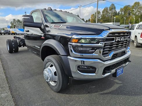 New 2025 RAM 5500 4x4 Regular Cab image 7