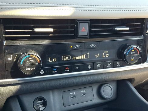Certified 2025 Nissan Rogue SL w/ Tech Package AWD/4WD image 17