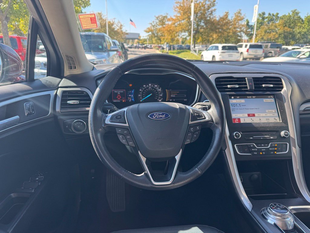 Used 2017 Ford Fusion SE w/ Fusion SE Technology Package FWD image 22