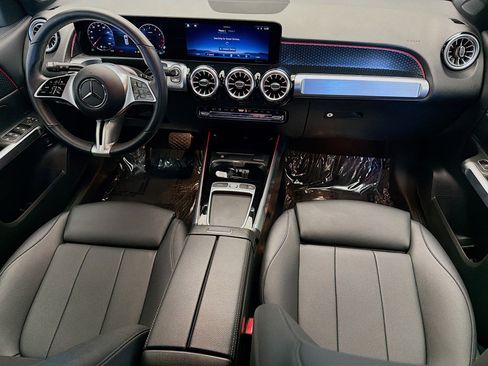 Used 2024 Mercedes-Benz GLB 250 GLB 250 w/AMG Night Package image 12