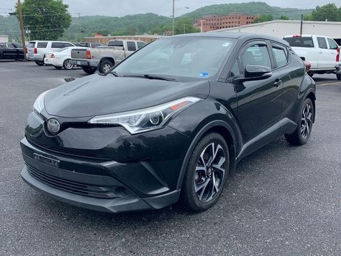 Used 2018 Toyota C-HR XLE FWD image 2