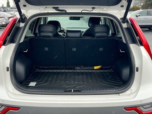 Certified 2024 Kia Niro Wave w/ Wave Preserve Package image 10