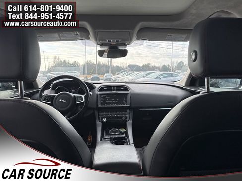 Used 2019 Jaguar F-PACE Prestige image 19