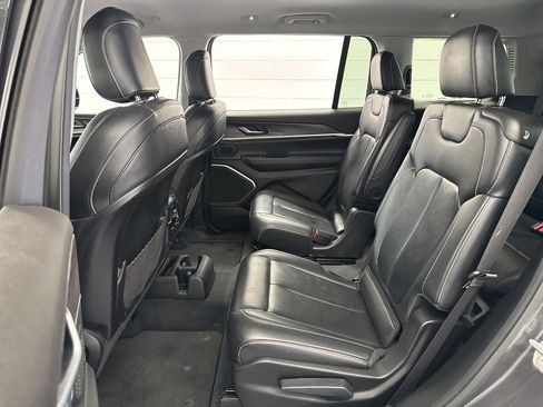 Used 2023 Jeep Grand Cherokee L Limited w/ Black Appearance Package image 41