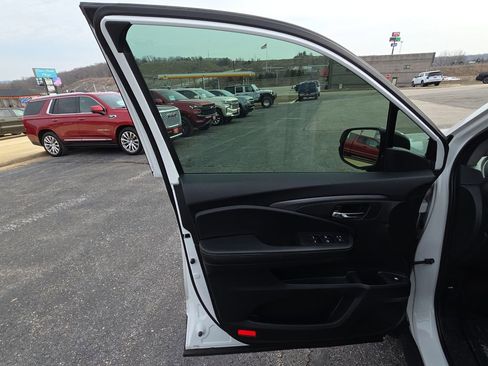 Used 2023 Honda Ridgeline Sport image 13