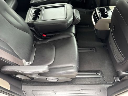 Used 2025 Kia Carnival image 14