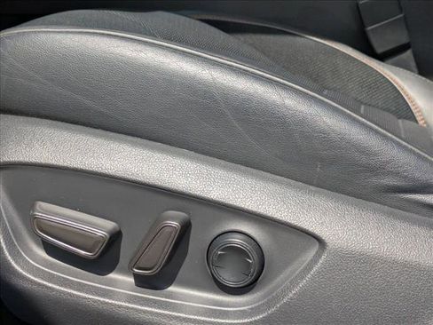 Used 2019 Toyota Avalon XSE FWD image 4