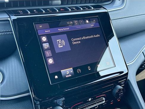 New 2025 Jeep Grand Cherokee L Laredo image 9