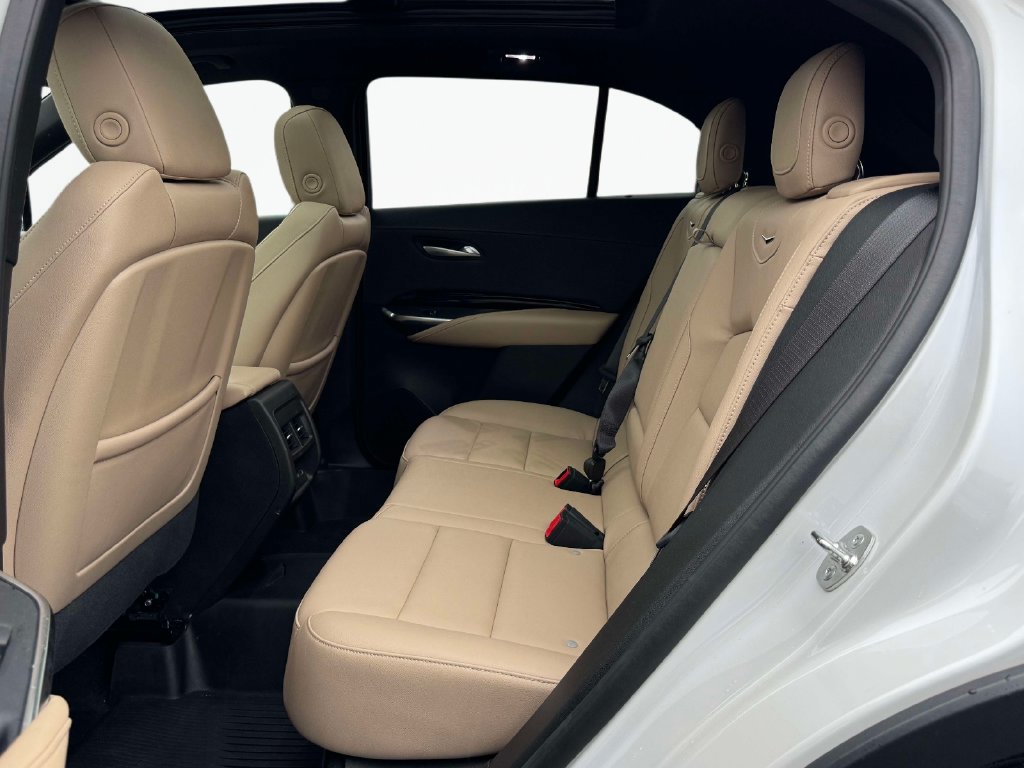 Used 2024 Cadillac XT4 Luxury w/ Cold Weather Package FWD image 9