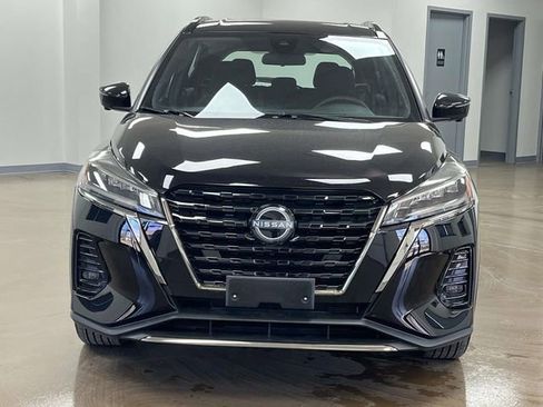 Used 2024 Nissan Kicks SR image 2